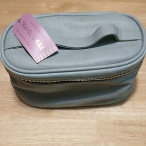 DesignWorks Ink Pink Tag on Light Gray Travel Caset